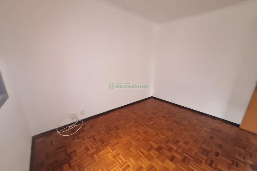 Apartamento com 90m², 3 dormitórios, 1 vaga, no bairro Medianeira em Caxias do Sul para Alugar