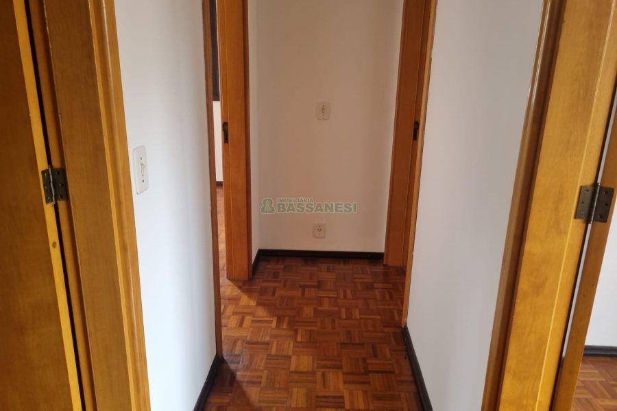 Apartamento com 90m², 3 dormitórios, 1 vaga, no bairro Medianeira em Caxias do Sul para Alugar