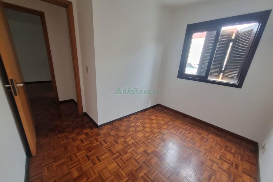 Apartamento com 90m², 3 dormitórios, 1 vaga, no bairro Medianeira em Caxias do Sul para Alugar