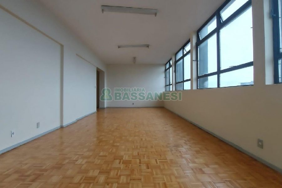 Sala com 66m², no bairro Centro em Caxias do Sul para Alugar