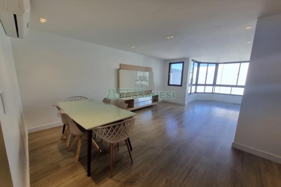 Apartamento com 126m², 3 dormitórios, 2 vagas, no bairro São Pelegrino em Caxias do Sul para Alugar ou Comprar