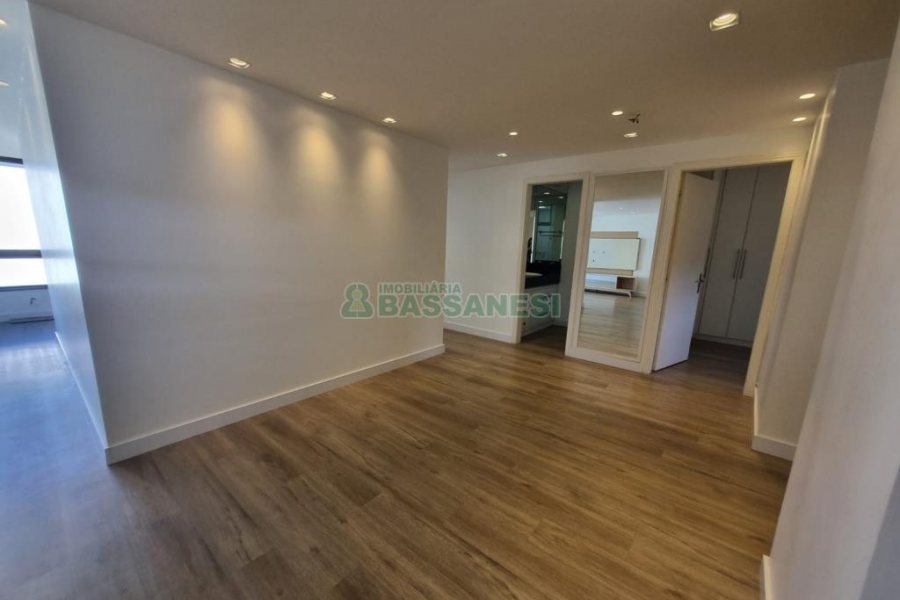 Apartamento com 126m², 3 dormitórios, 2 vagas, no bairro São Pelegrino em Caxias do Sul para Alugar ou Comprar