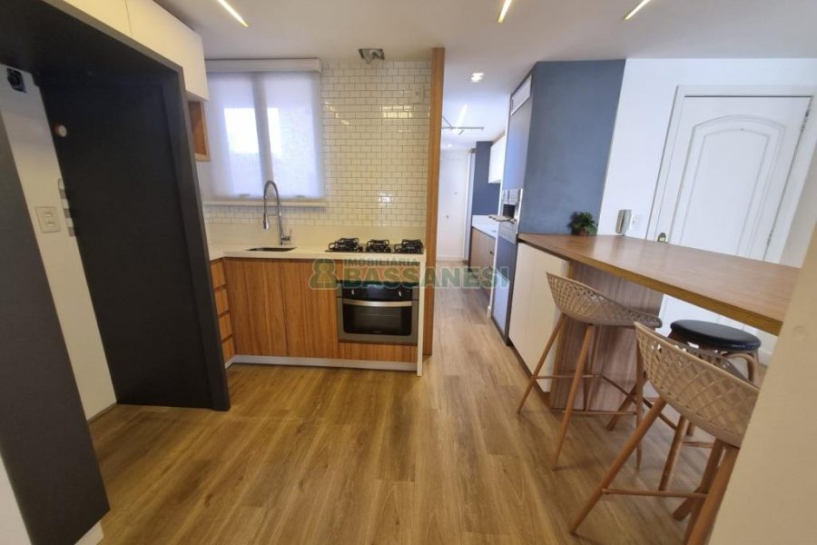 Apartamento com 126m², 3 dormitórios, 2 vagas, no bairro São Pelegrino em Caxias do Sul para Alugar ou Comprar
