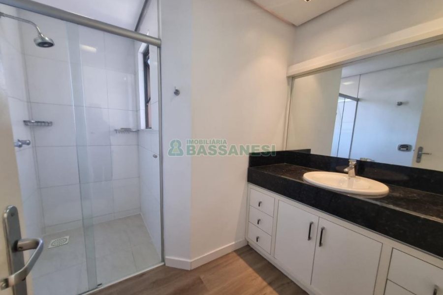 Apartamento com 126m², 3 dormitórios, 2 vagas, no bairro São Pelegrino em Caxias do Sul para Alugar ou Comprar