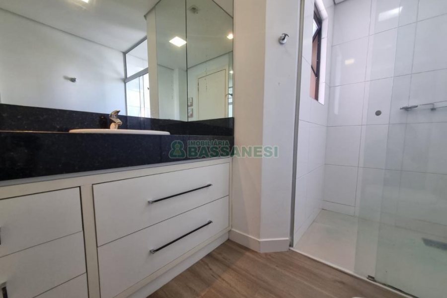 Apartamento com 126m², 3 dormitórios, 2 vagas, no bairro São Pelegrino em Caxias do Sul para Alugar ou Comprar