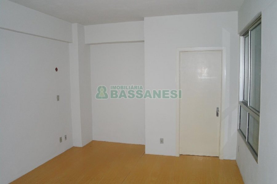 Sala com 20m², no bairro Centro em Caxias do Sul para Alugar