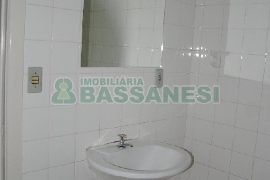 Sala com 20m², no bairro Centro em Caxias do Sul para Alugar