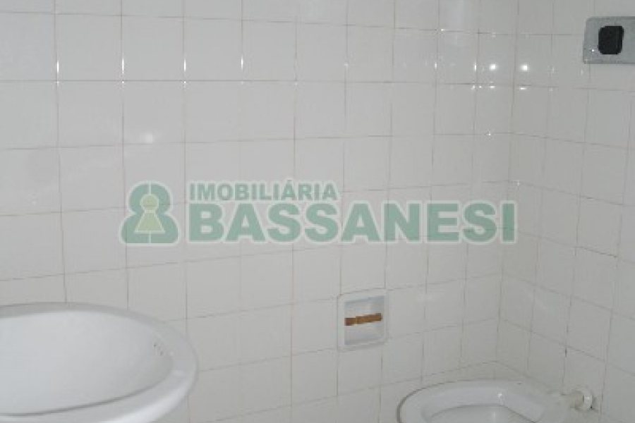 Sala com 20m², no bairro Centro em Caxias do Sul para Alugar