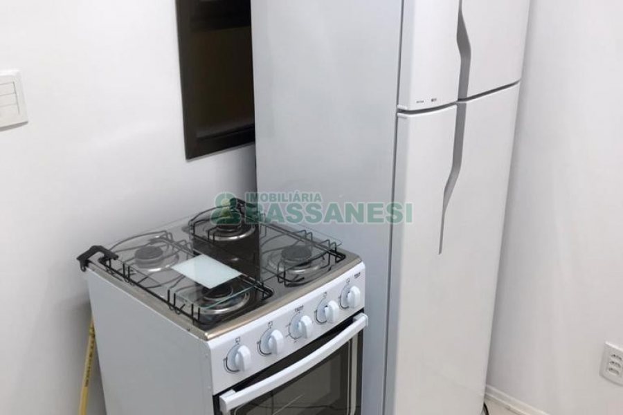 Kitinete Mobiliado com 35m², 1 dormitório, no bairro Centro em Caxias do Sul para Alugar