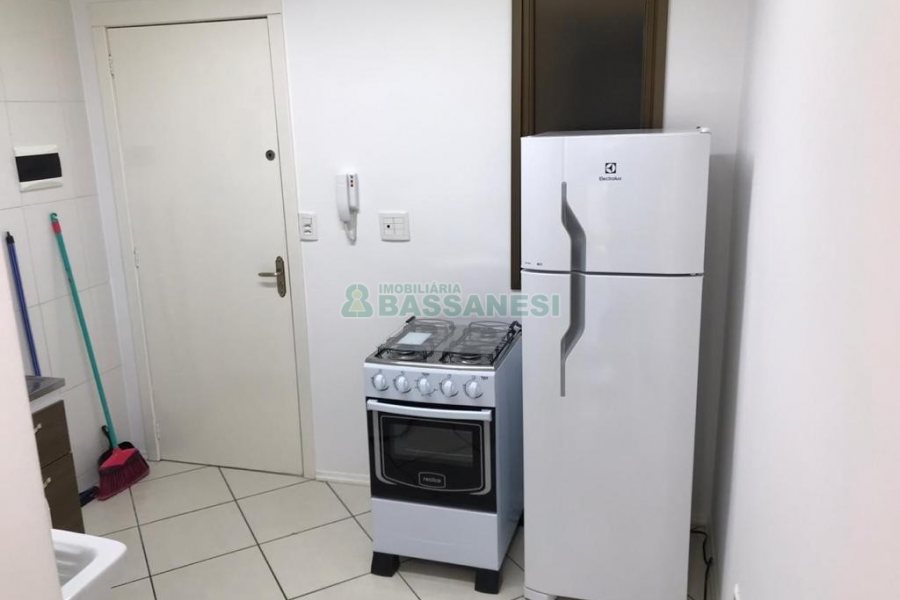 Kitinete Mobiliado com 35m², 1 dormitório, no bairro Centro em Caxias do Sul para Alugar
