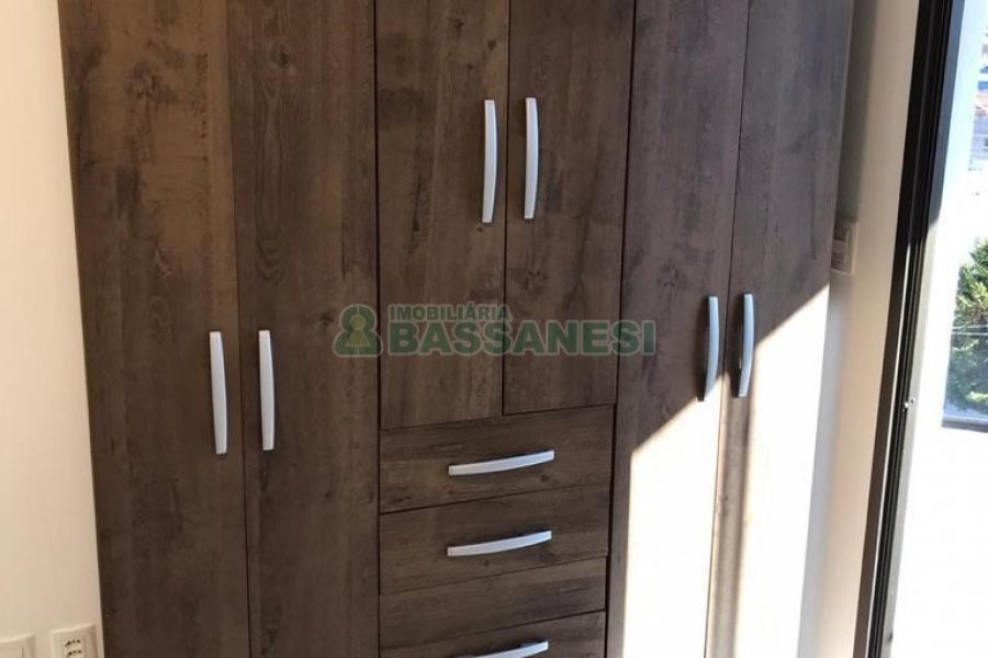 Kitinete Mobiliado com 35m², 1 dormitório, no bairro Centro em Caxias do Sul para Alugar