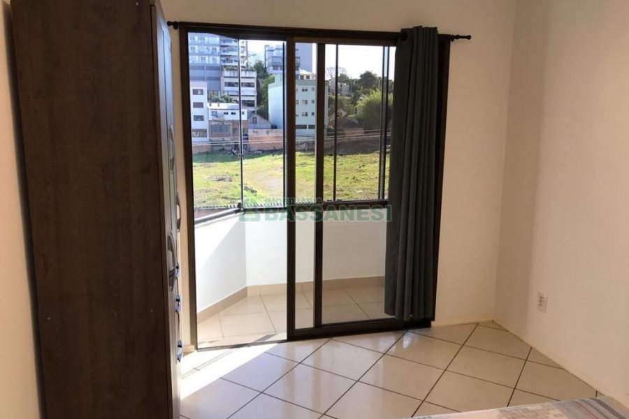 Kitinete Mobiliado com 35m², 1 dormitório, no bairro Centro em Caxias do Sul para Alugar