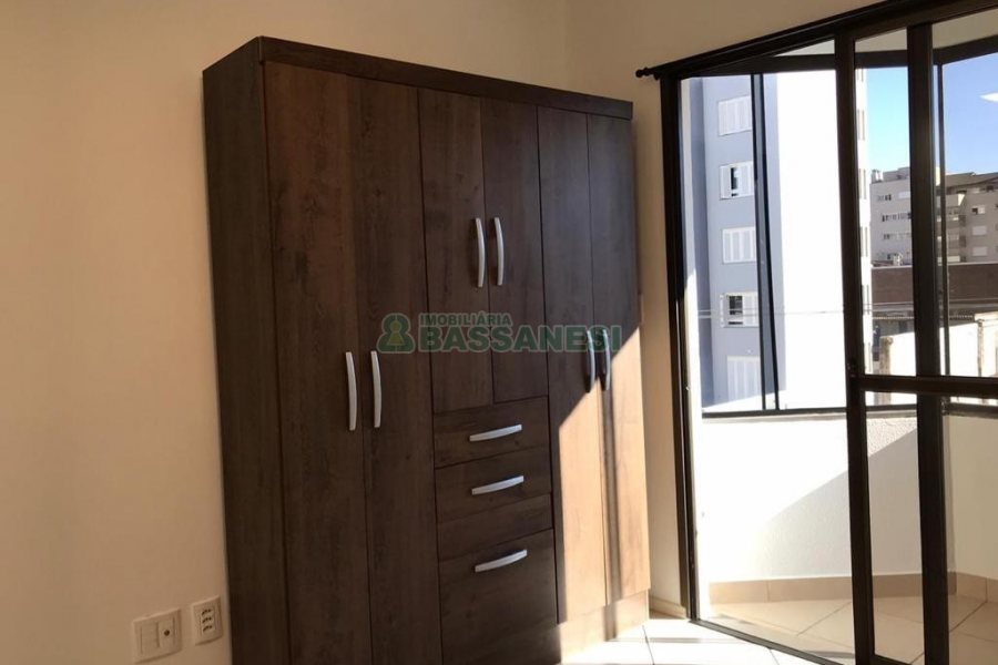 Kitinete Mobiliado com 35m², 1 dormitório, no bairro Centro em Caxias do Sul para Alugar