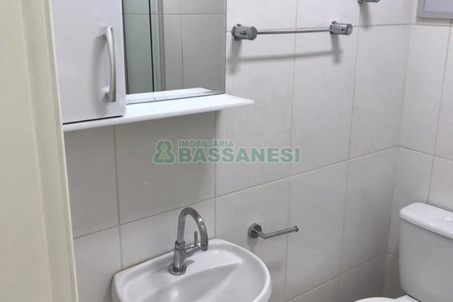 Kitinete Mobiliado com 35m², 1 dormitório, no bairro Centro em Caxias do Sul para Alugar