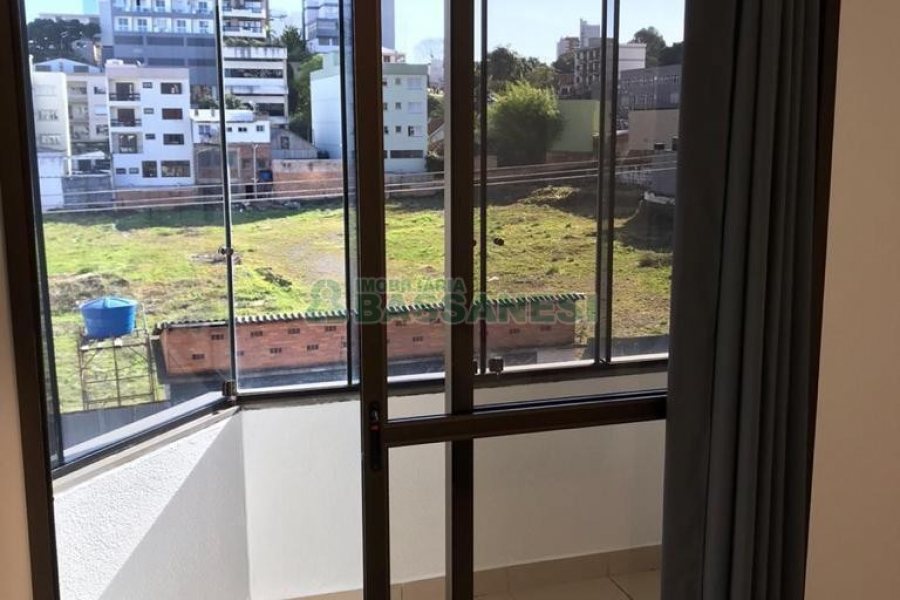 Kitinete Mobiliado com 35m², 1 dormitório, no bairro Centro em Caxias do Sul para Alugar