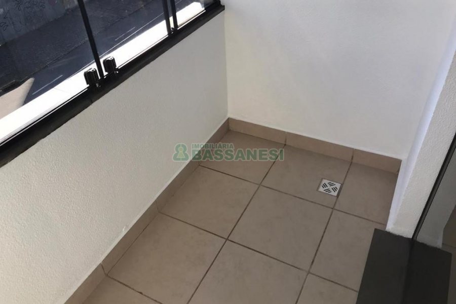 Kitinete Mobiliado com 35m², 1 dormitório, no bairro Centro em Caxias do Sul para Alugar