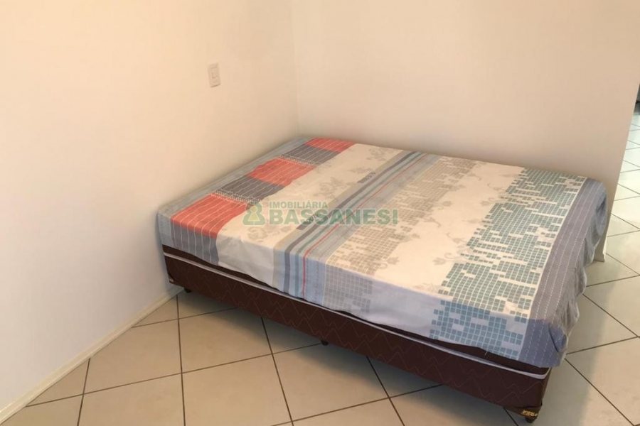 Kitinete Mobiliado com 35m², 1 dormitório, no bairro Centro em Caxias do Sul para Alugar