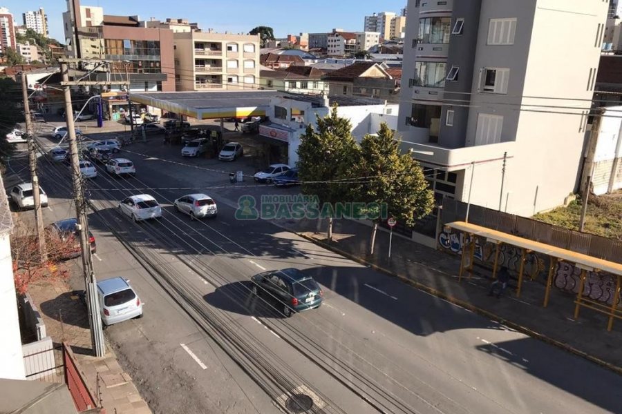 Kitinete Mobiliado com 35m², 1 dormitório, no bairro Centro em Caxias do Sul para Alugar
