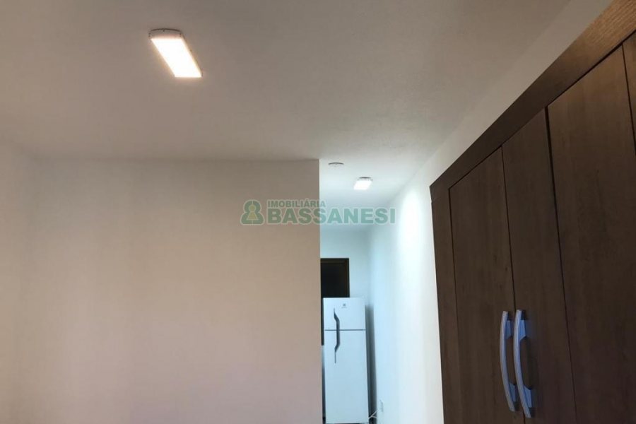 Kitinete Mobiliado com 35m², 1 dormitório, no bairro Centro em Caxias do Sul para Alugar