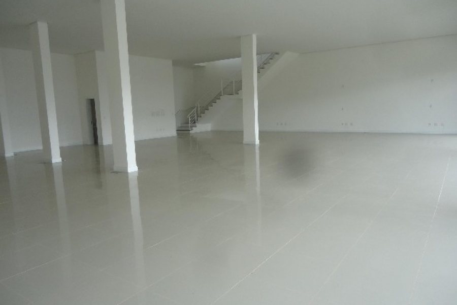Loja com 610m², no bairro Universitário em Caxias do Sul para Alugar