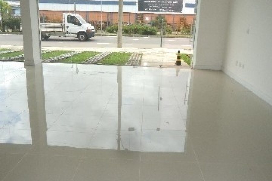 Loja com 610m², no bairro Universitário em Caxias do Sul para Alugar