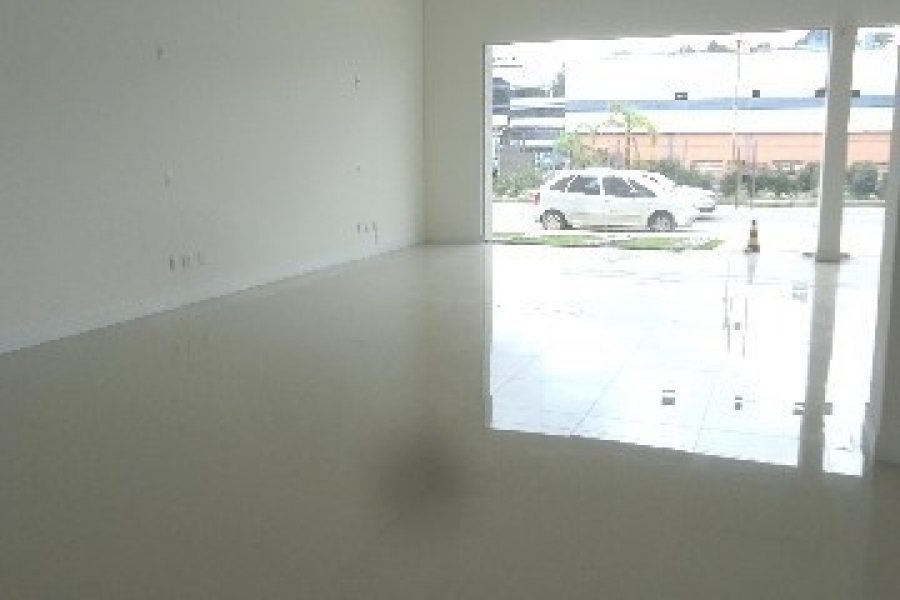 Loja com 610m², no bairro Universitário em Caxias do Sul para Alugar