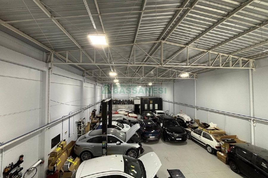 Pavilhão com 500m², no bairro Mariland em Caxias do Sul para Alugar