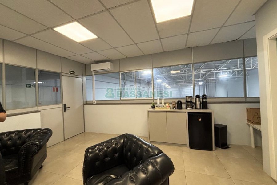 Pavilhão com 500m², no bairro Mariland em Caxias do Sul para Alugar