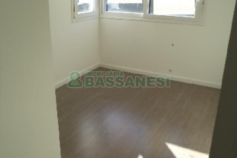Apartamento com 97m², 2 dormitórios, 2 vagas, no bairro Panazzolo em Caxias do Sul para Comprar