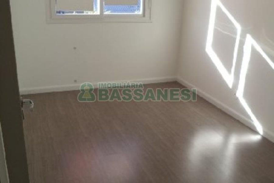 Apartamento com 97m², 2 dormitórios, 2 vagas, no bairro Panazzolo em Caxias do Sul para Comprar