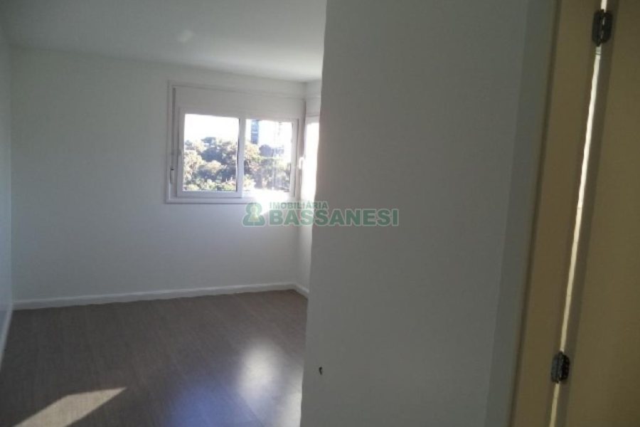Apartamento com 97m², 2 dormitórios, 2 vagas, no bairro Panazzolo em Caxias do Sul para Comprar