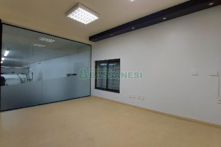 Pavilhão com 640m², no bairro Santa Catarina em Caxias do Sul para Alugar