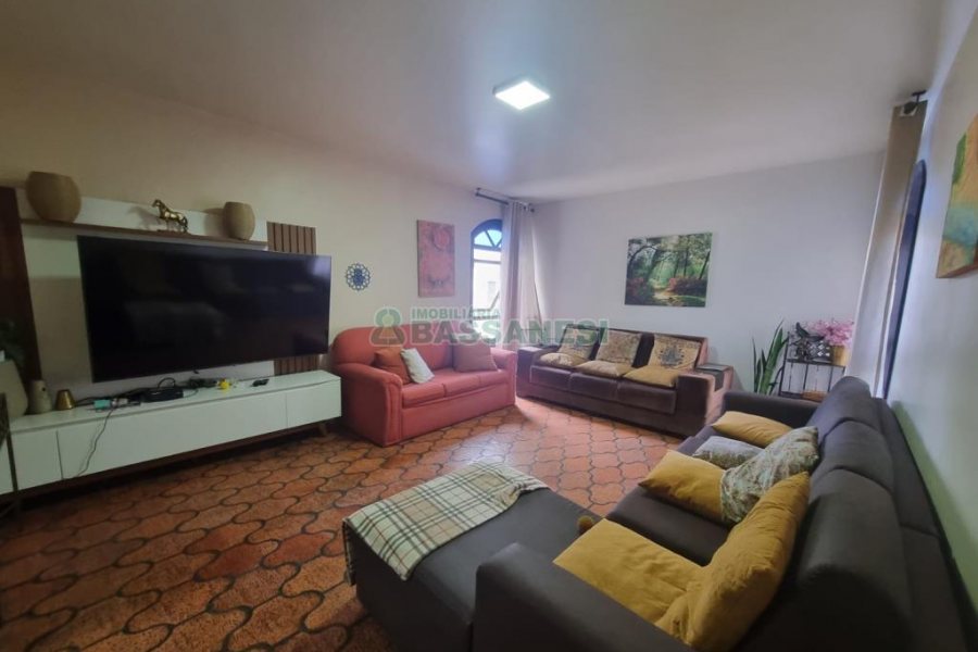 Apartamento com 112m², 3 dormitórios, 1 vaga, no bairro Centro em Caxias do Sul para Comprar
