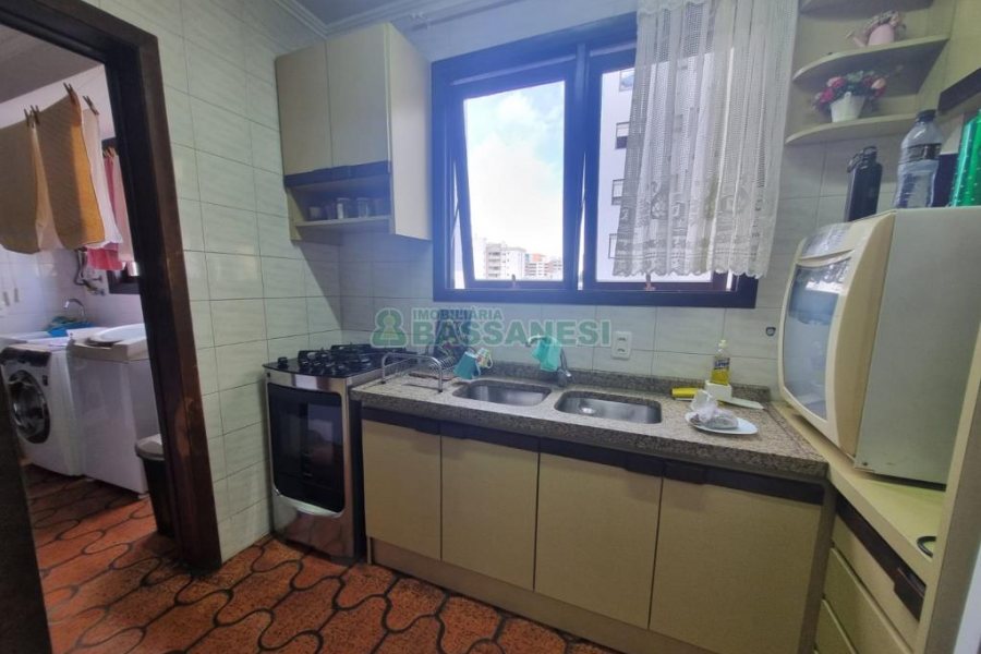 Apartamento com 112m², 3 dormitórios, 1 vaga, no bairro Centro em Caxias do Sul para Comprar