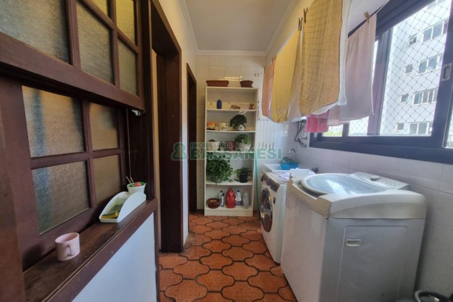 Apartamento com 112m², 3 dormitórios, 1 vaga, no bairro Centro em Caxias do Sul para Comprar