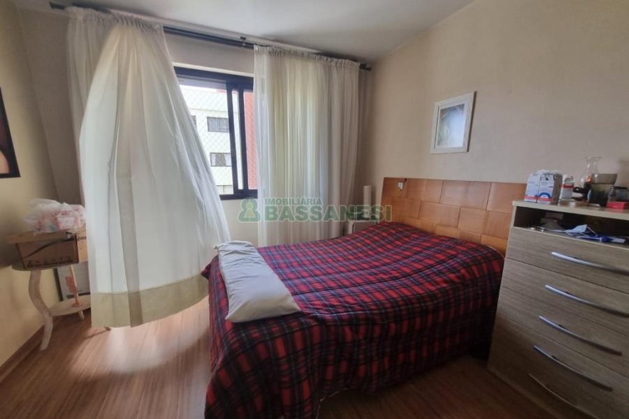 Apartamento com 112m², 3 dormitórios, 1 vaga, no bairro Centro em Caxias do Sul para Comprar