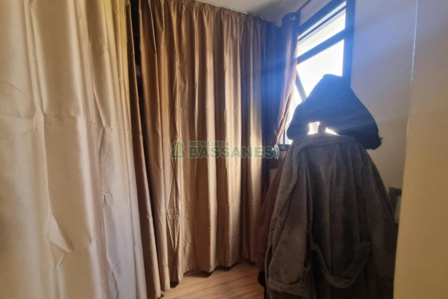 Apartamento com 112m², 3 dormitórios, 1 vaga, no bairro Centro em Caxias do Sul para Comprar