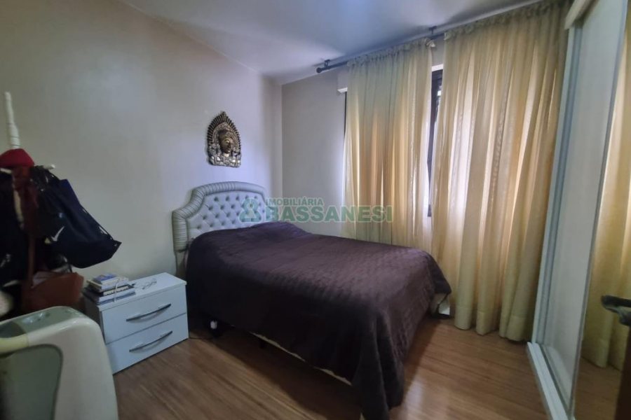 Apartamento com 112m², 3 dormitórios, 1 vaga, no bairro Centro em Caxias do Sul para Comprar