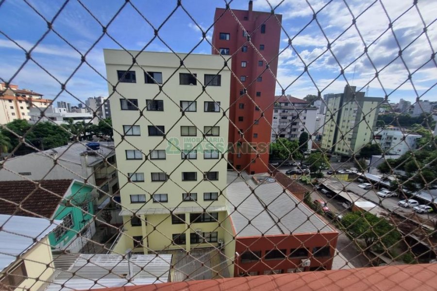 Apartamento com 112m², 3 dormitórios, 1 vaga, no bairro Centro em Caxias do Sul para Comprar