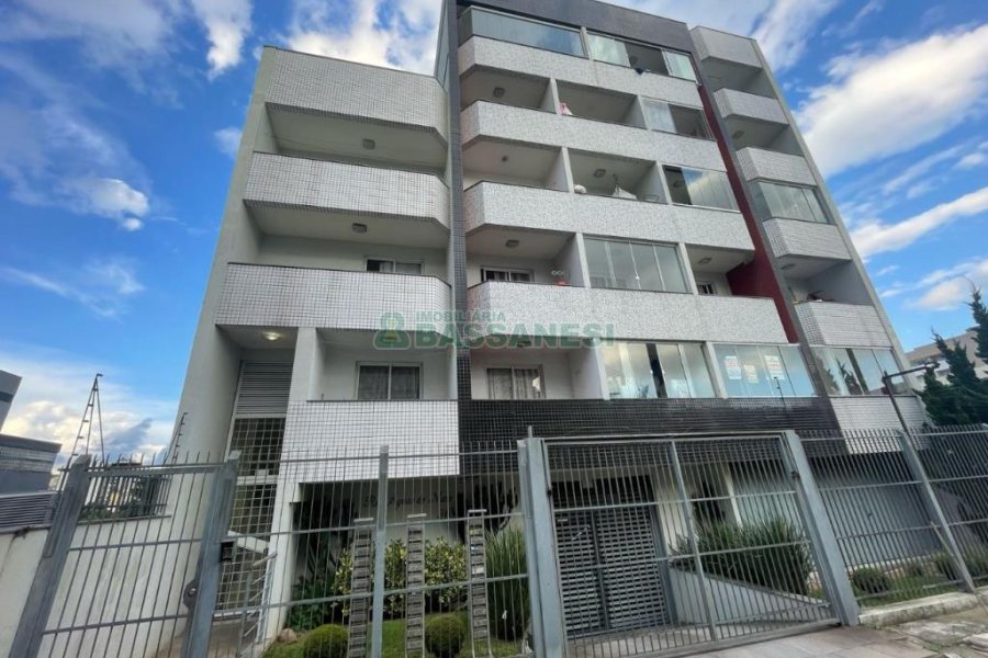 Kitinete com 21m², 1 dormitório, no bairro Centro em Caxias do Sul para Comprar