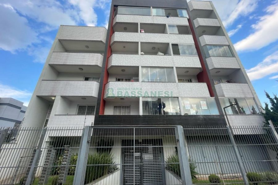 Kitinete com 21m², 1 dormitório, no bairro Centro em Caxias do Sul para Comprar
