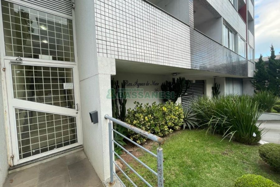 Kitinete com 21m², 1 dormitório, no bairro Centro em Caxias do Sul para Comprar