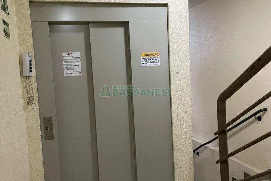 Kitinete com 21m², 1 dormitório, no bairro Centro em Caxias do Sul para Comprar