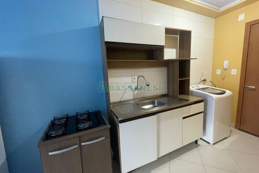 Kitinete com 21m², 1 dormitório, no bairro Centro em Caxias do Sul para Comprar