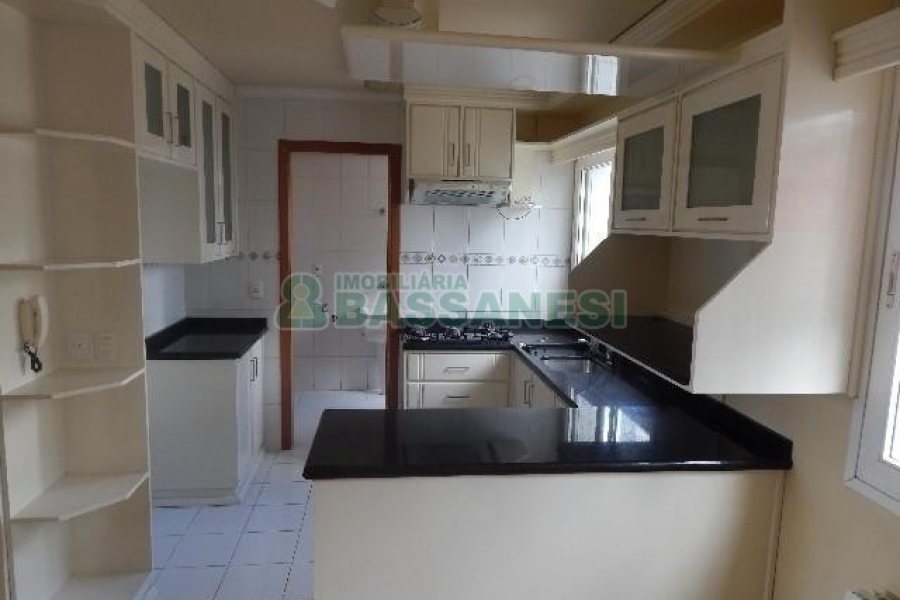 Apartamento com 95m², 3 dormitórios, 1 vaga, no bairro Lourdes em Caxias do Sul para Alugar