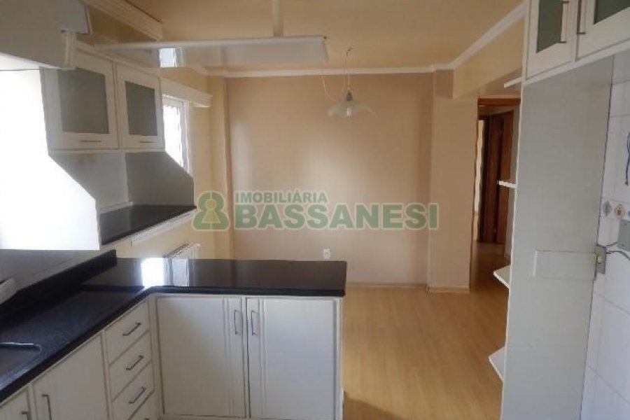 Apartamento com 95m², 3 dormitórios, 1 vaga, no bairro Lourdes em Caxias do Sul para Alugar
