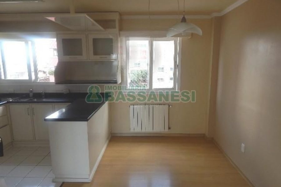 Apartamento com 95m², 3 dormitórios, 1 vaga, no bairro Lourdes em Caxias do Sul para Alugar