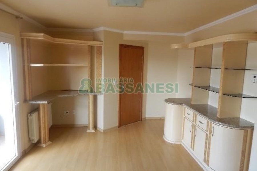 Apartamento com 95m², 3 dormitórios, 1 vaga, no bairro Lourdes em Caxias do Sul para Alugar