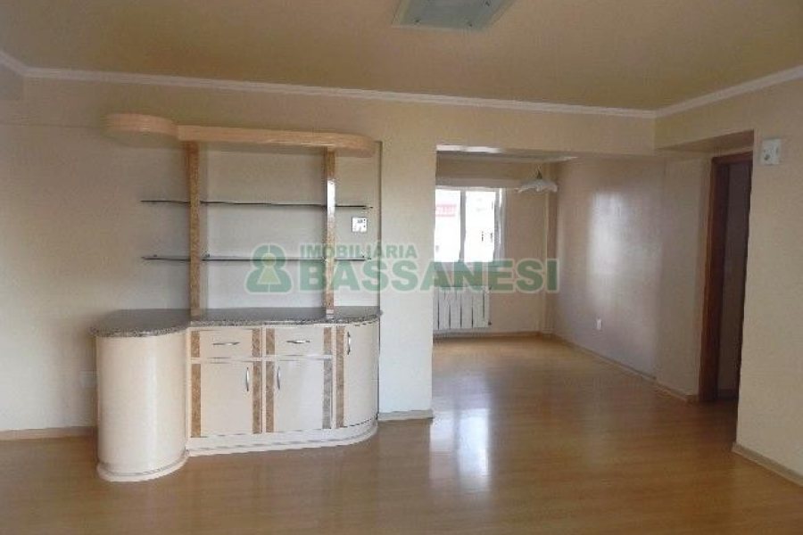 Apartamento com 95m², 3 dormitórios, 1 vaga, no bairro Lourdes em Caxias do Sul para Alugar