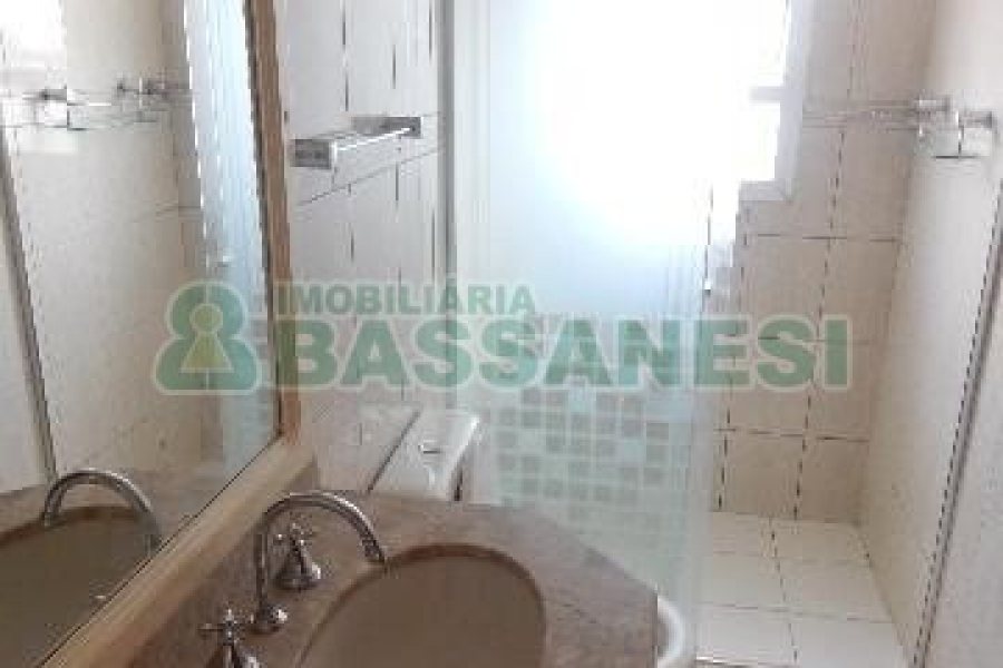 Apartamento com 95m², 3 dormitórios, 1 vaga, no bairro Lourdes em Caxias do Sul para Alugar